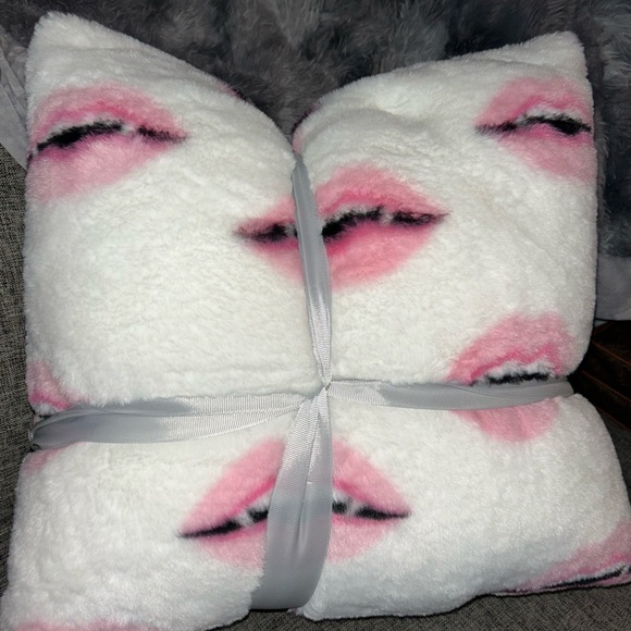 Pink Lips Decorative Pillow Set - Picture 3 of 4